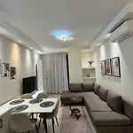 Golden Tower Center شقة *