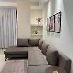 Golden Tower Center شقة