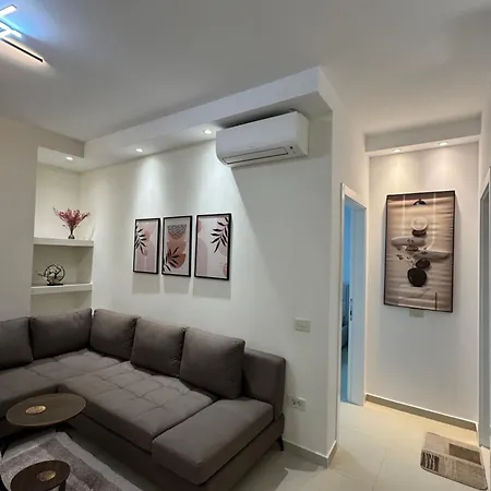 Golden Tower Center * Tiran