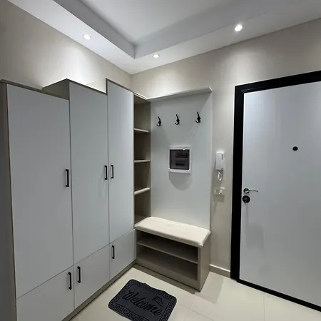 Golden Tower Center * Tiran