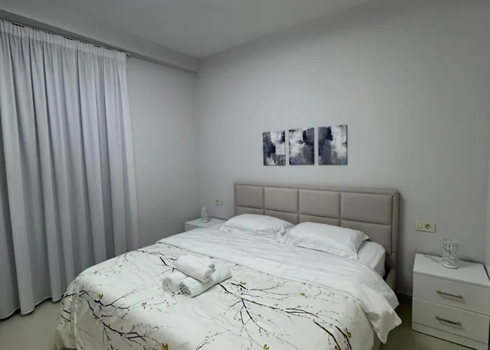 Golden Tower Center Apartament *